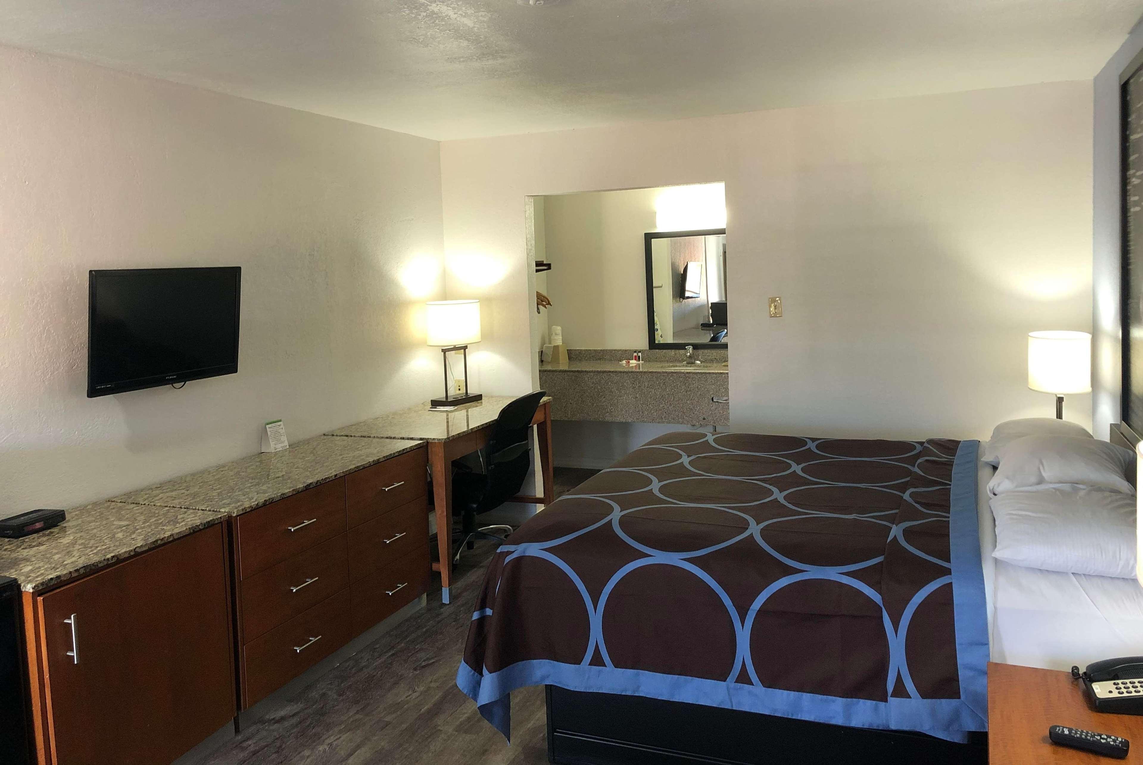 Super 8 By Wyndham - Canton, Texas Екстериор снимка